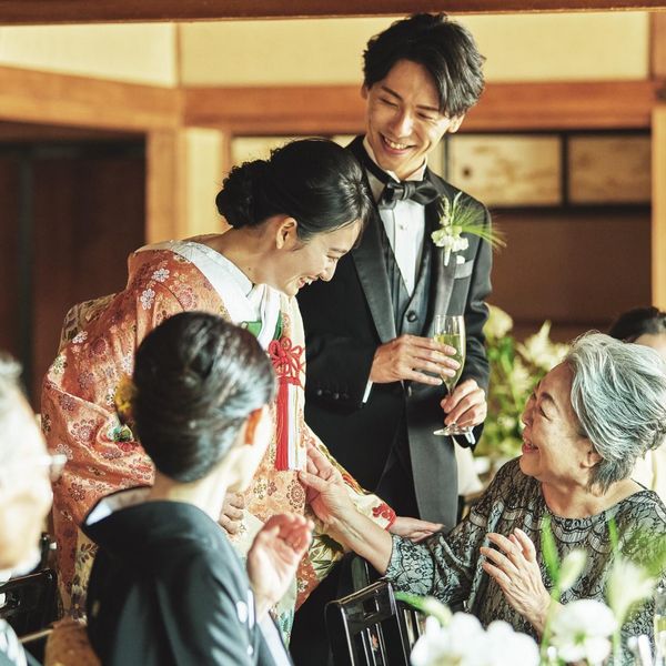 御神域内に佇む明治初期に建てられた「桃林荘」。おもてなし重視ならば納得のプランです。