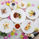 お料理の見た目もサプライズのひとつです。
舌だけでなく見た目にもおいしく美しいお料理をどうぞお楽しみ下さい。