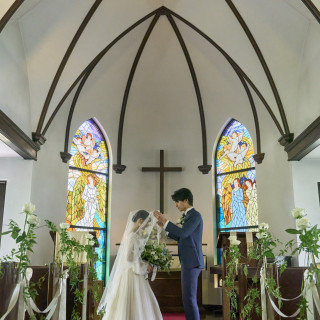 司祭よりおふたりへメッセージが贈られる