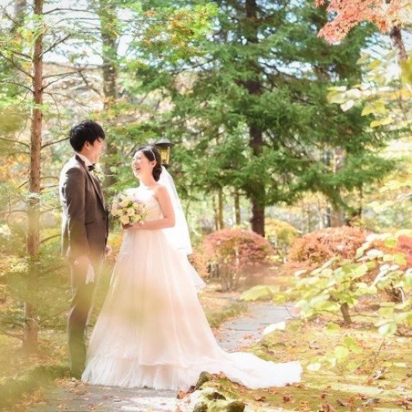 軽井沢らしい自然に囲まれた場所「旧軽井沢ホテル音羽ノ森」で過ごす結婚式