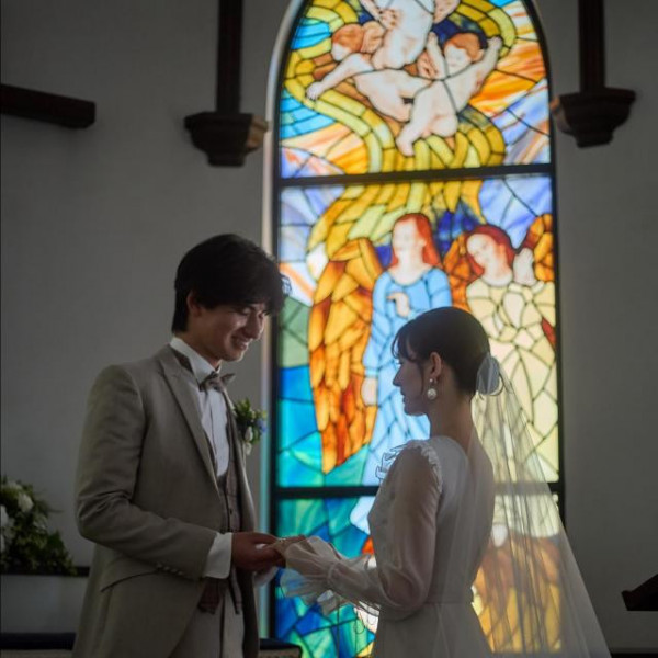 七色の美しいステンドグラス