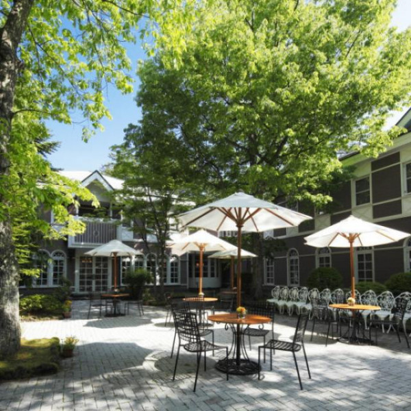 旧軽井沢の自然豊かな森の中にひっそりと佇むクラシックホテル。