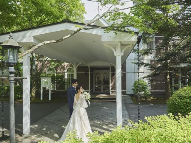 旧三笠ホテルがモチーフ【軽井沢の自然溢れるクラシカルホテル】