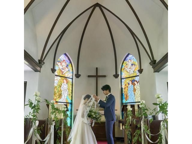 由緒ある森のチャペルで叶える温かな本格挙式