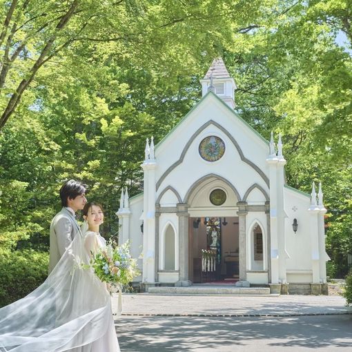 旧軽井沢礼拝堂 旧軽井沢ホテル音羽ノ森の結婚式の公式写真（1枚目）