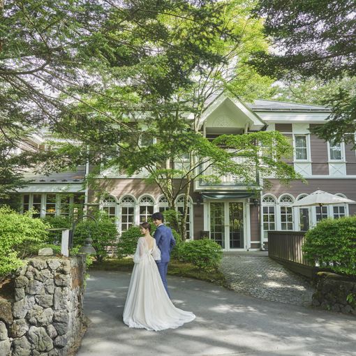 旧軽井沢礼拝堂 旧軽井沢ホテル音羽ノ森の結婚式の公式写真（1枚目）