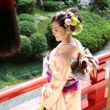 自社衣裳店『モードコレクション美和』より
引き振袖 帯やヘッド装花で花嫁らしい華やかさを