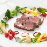 オーガニックの食材を全国から取り寄せ、お肉はA5ランクの国産黒毛和牛を使用。素材にとことん拘りぬく姿勢が美味しさの秘訣!