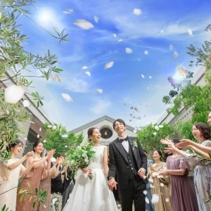 青空の元でのフラワーシャワー|熊本ホテルキャッスルの写真(49254996)