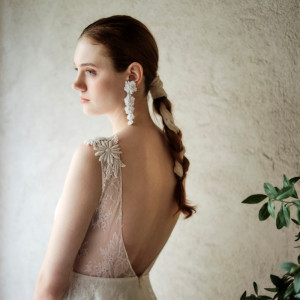 インスタで人気のブランド「アントニオリーヴァ」や「テンパリーロンドン」「リームアクラ」のドレスも。式場が決まる前にドレス選びからスタートする花嫁様もいらっしゃいます。|Rouge Blanc（ルージュ：ブラン）●BRASSグループの写真(18535652)