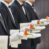 ゲストの年齢や男女、お好みによってメニュー構成を考えるのも一興。お2人のお好みやこだわりのエッセンスをメニューに加えたフルオーダーのスペシャルメニューも承ります。