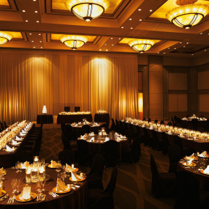 装花を使わずキャンドルだけで会場をコーディネート。|ホテル日航熊本の写真(48211856)