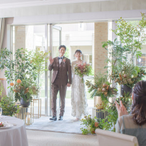 ガーデンバンケットSoraは窓からのサプライズ入場もできる。太陽に祝福されるウエディングを。|ホテル日航熊本の写真(54867736)