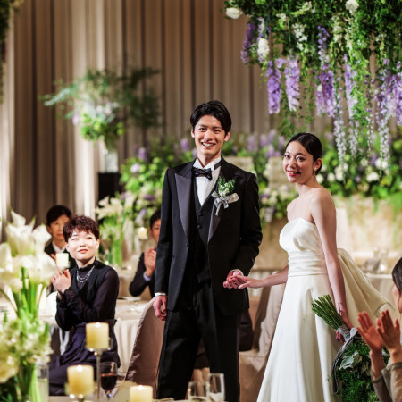 ドレスの裾もきれいに見える会場の広さ