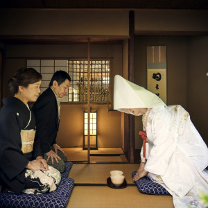 【嫁ぎの儀】古来の日本の結婚式のように和室で嫁入り支度を整え、 両親への挨拶をして婚儀へ|桜鶴苑の写真(32261059)