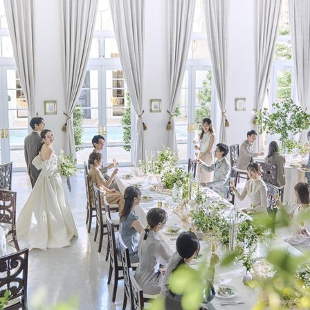 プール付ガーデンに面したパーティ会場|ニーズ京都北山 by T&G WEDDING(旧 北山迎賓館 京都)の写真(57965793)