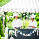 専属のシェフがお二人とゲストの目の前でお肉や魚介を焼いてくれる大人気の鉄板BBQ!他にはないエスポワールならではの自慢の演出です☆