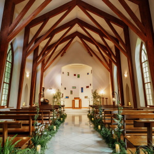 木の温もりと自然光が入る天井高い独立型チャペル|VILLA de ESPOIR  ～エスポワール～の写真(58087323)