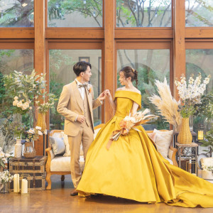 ソファ席の後ろは大きな窓で自然光が入るので開放感抜群です|VILLA de ESPOIR  ～エスポワール～の写真(56631903)