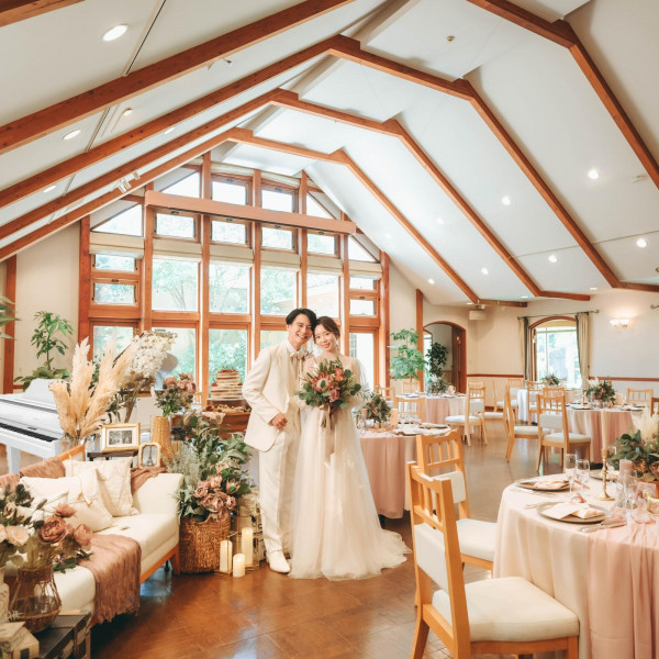 天井高い開放感溢れるメインバンケットは最大150名着席可能