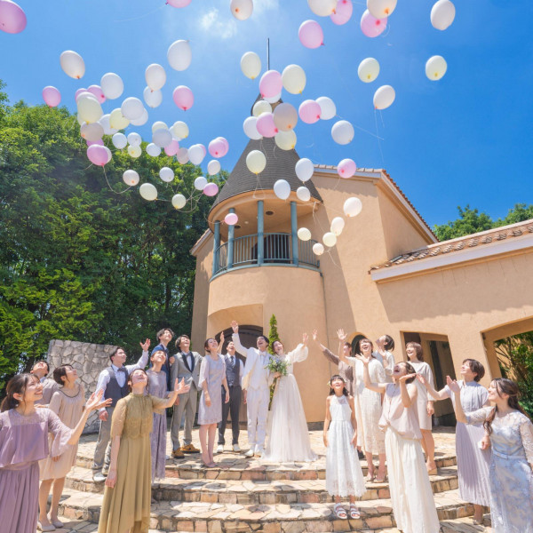 挙式後やデザートビュッフェ、ご結婚式のフィナーレにバルーンリリース演出を行えます