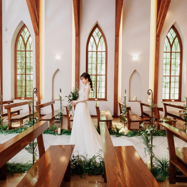 【成約特典】1件目来館、40名以上のご結婚式でお色直し用ドレス1着27.5万円プレゼント