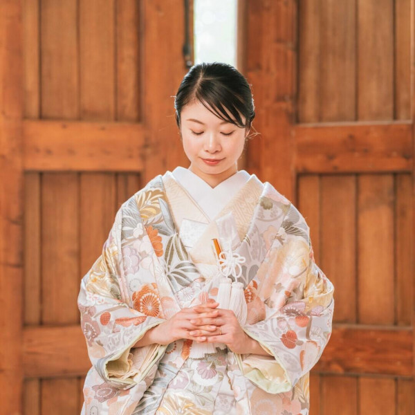 衣裳は白無垢・色打掛・引き振袖・オーガンジーからお選びいただけます