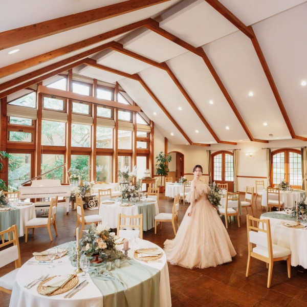 天井高い開放感溢れるメインバンケットは150名着席可能