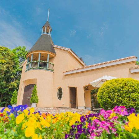 ガーデンに佇む独立型チャペル・バルコニーからはブーケトスやプルズなどの演出多数|VILLA de ESPOIR  ～エスポワール～の写真(58087663)