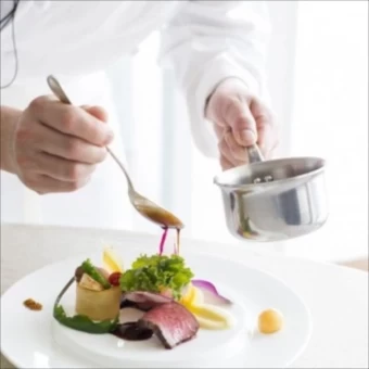 ソースも会場のキッチンでイチから手作り。安心感とこだわりを無料試食付フェアでチェック！