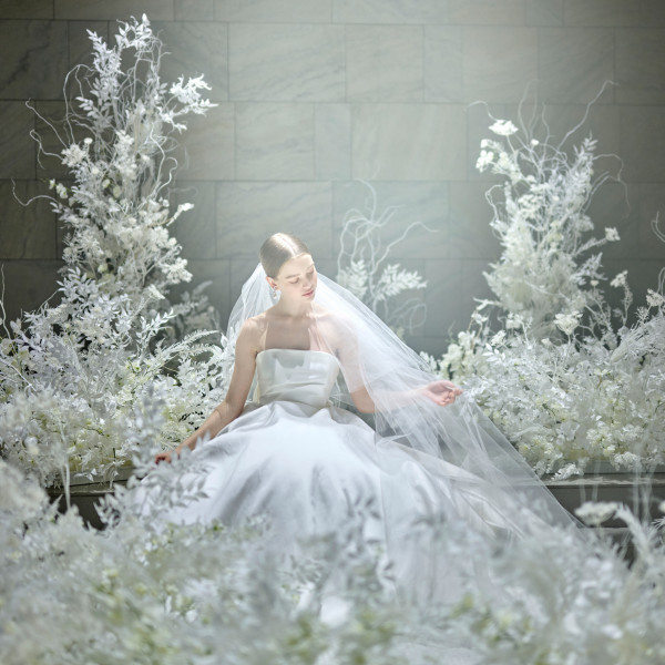 ◆そこに立つだけで絵になるー純白のウェディングドレス姿の花嫁が、より一層美しく見えるチャペル◆挙式は生演奏で、ふたりらしさと感謝が伝わるようプランナーが一組一組にご提案♪|Bleu Blanc（ブルー：ブラン）●BRASSグループの写真(37015235)