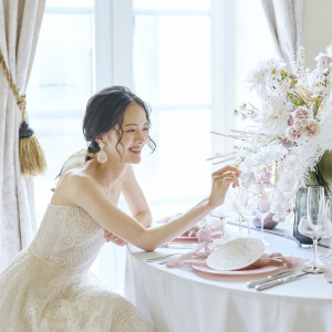 新郎新婦でのバランスを考えながら、コーディネートをご提案。装飾や小物にまでこだわって。|ベイサイド迎賓館（鹿児島）/テイクアンドギヴ・ニーズウェディングの写真(53944500)