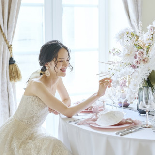 新郎新婦でのバランスを考えながら、コーディネートをご提案。装飾や小物にまでこだわって。
