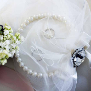 ラグジュアリーなアクセサリーをつけて贅沢な一日を|ガーデンヒルズ迎賓館（大宮）/テイクアンドギヴ・ニーズウェディングの写真(56463295)