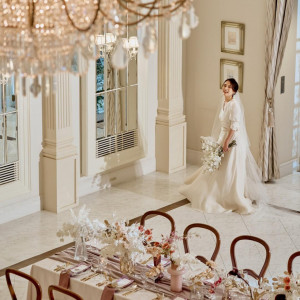 オフホワイトを基調としているのでどんなテイストにも合う|ガーデンヒルズ迎賓館（大宮）/テイクアンドギヴ・ニーズウェディングの写真(56447481)