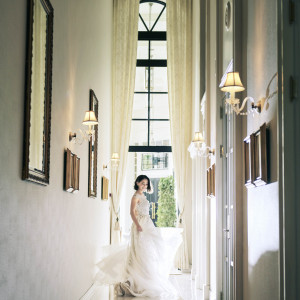 会場内には花嫁姿が美しいフォトスポットがたくさん|ガーデンヒルズ迎賓館(大宮)の写真(15649893)