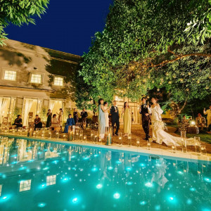 イルミネーション輝くナイトガーデンもお二人とゲストだけの空間に！|ガーデンヒルズ迎賓館（大宮）/テイクアンドギヴ・ニーズウェディングの写真(56450245)