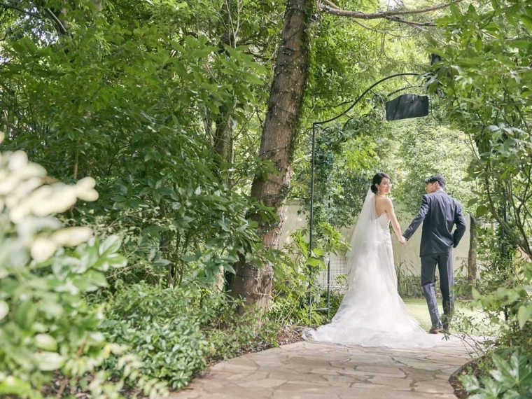 様々なスタイルのドレスをご用意。きっと運命の一着が見つかる。