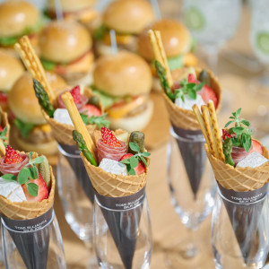 おしゃれなウェルカムフードを置いて写真も映え素敵な空間に|アニヴェルセル 長野の写真(54947664)