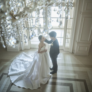 豪華なシャンデリアが作り出す上品でロマンチックな世界観|アニヴェルセル 長野の写真(54948936)