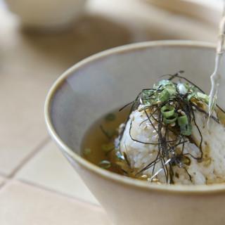 全メニュー箸付き。和テイストでご年配の方も召し上がりやすく。
