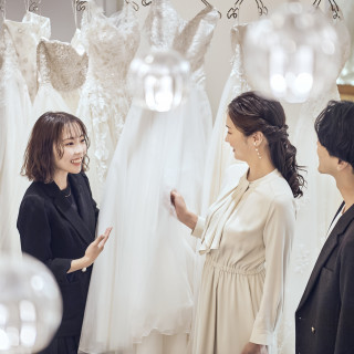 ドレススタイリストはご新婦様のご要望に合わせてご提案させていただきます。
