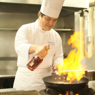 隣接キッチンで作られるお料理が口コミでも好評！熱々、作り立てをフェアでも体験ください。