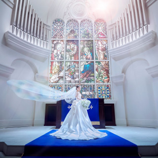 ドレスにこだわるならアニヴェルセル！大聖堂との相性も計算しつくされたドレスでの挙式は圧巻