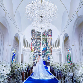 「永遠」を意味するロイヤルブルー。ほかにない特別な空間で最幸の瞬間を