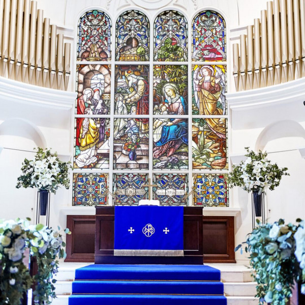 120年以上の時を刻んだ、聖なる光をそそぐステンドグラス