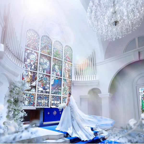 ロイヤルブルーの大聖堂で叶えるフォトウエディング165,000円～