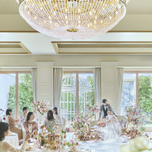 全会場美しいシャンデリアが輝く|アニヴェルセル 柏の写真(50831886)