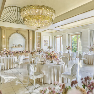 白基調の会場だからこそ好きなコーディネートやドレスが選べる!|アニヴェルセル 柏の写真(50534797)