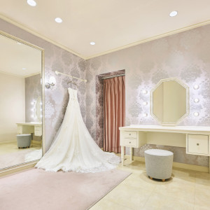 結婚式前の時間もゆっくりリラックスして過ごせるブライズルーム|アニヴェルセル 柏の写真(50832443)